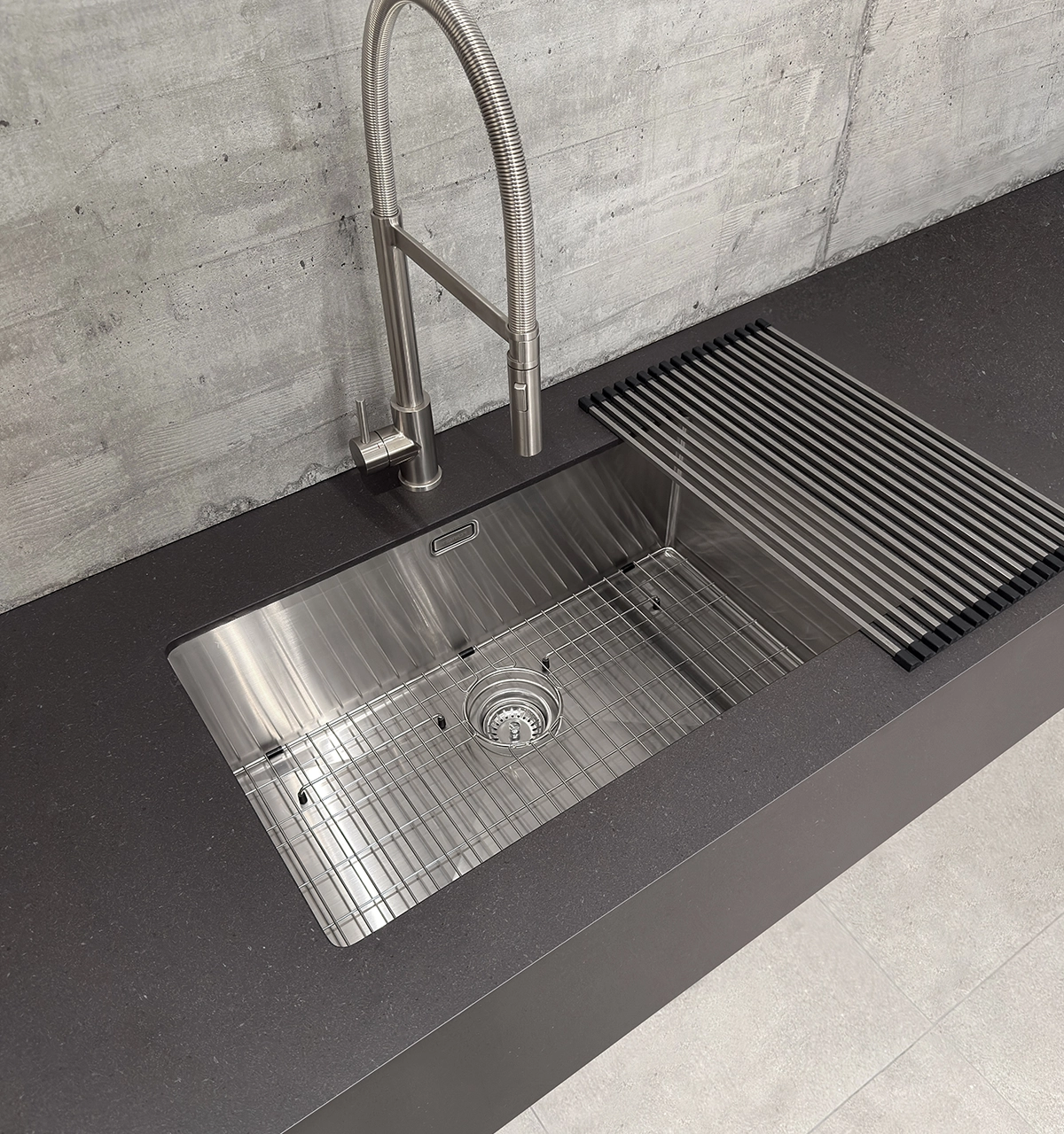 FA15268-AMB Hermes 1 poza Empotrable Signature con rebose de 71.1x40.6x25.4 cm