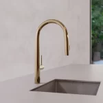 Grifería Holland Cocina Dorada con Pico extraible de dos Funciones al Mueble