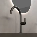 Grifería Strattos Monocomando Negro Alto al Mueble Ferretti