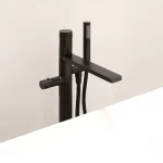Griferia Eos Monocomando Termostatico Negro De Pie Para Tina Con Ducha De Mano Ferretti Signature